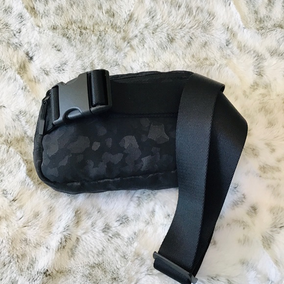 LULULEMON Fragment Camo Jacquard Everywhere Belt Bag EUC - Picture 4 of 8